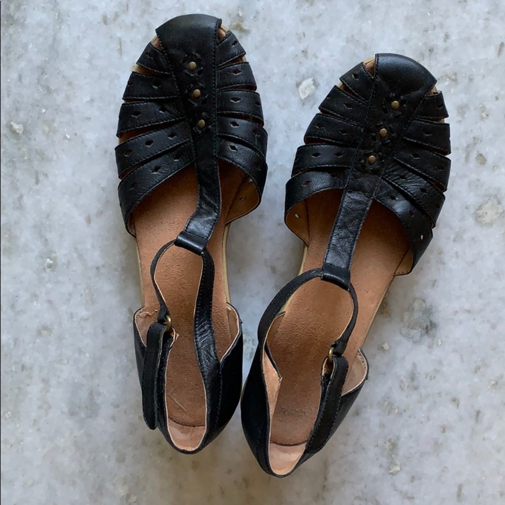 Easy spirit peep toe leather sandals